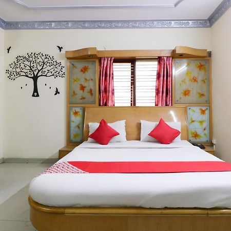 Hôtel Oyo 71675 New Aishwarya Comforts à Bangalore Extérieur photo