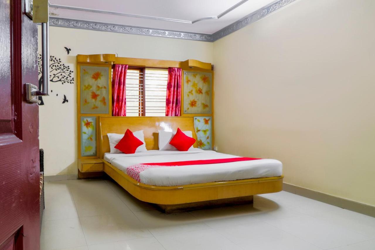 Hôtel Oyo 71675 New Aishwarya Comforts à Bangalore Extérieur photo