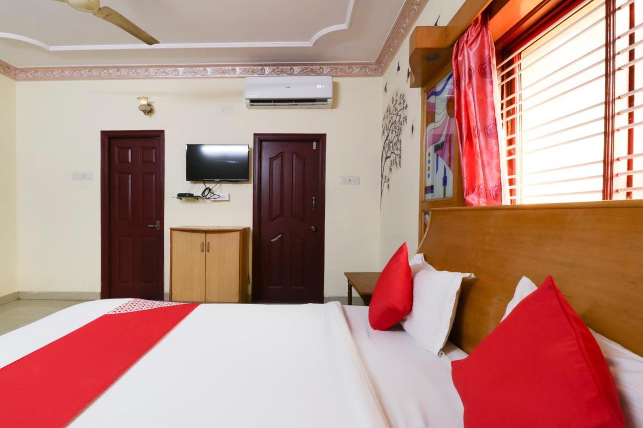 Hôtel Oyo 71675 New Aishwarya Comforts à Bangalore Extérieur photo