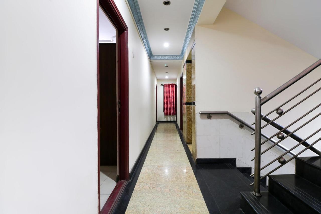 Hôtel Oyo 71675 New Aishwarya Comforts à Bangalore Extérieur photo