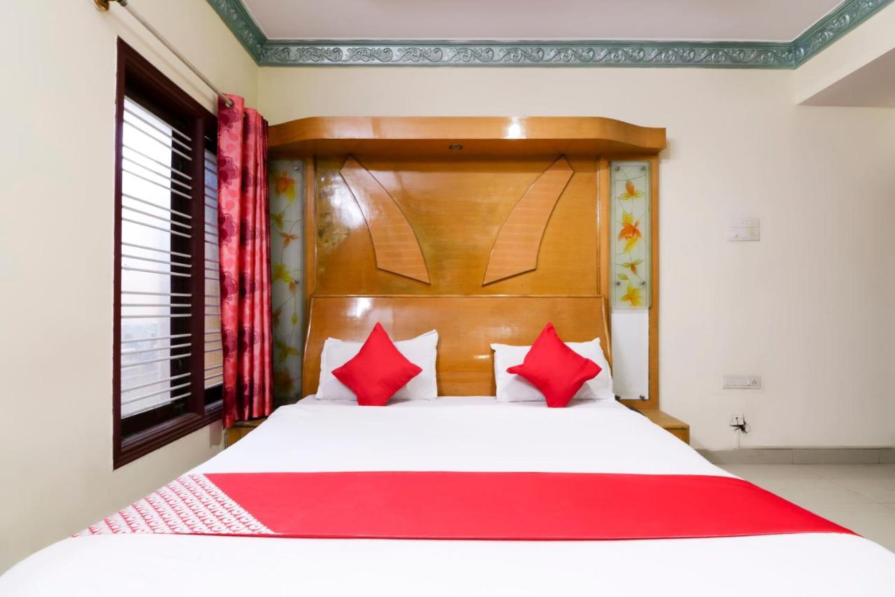 Hôtel Oyo 71675 New Aishwarya Comforts à Bangalore Extérieur photo