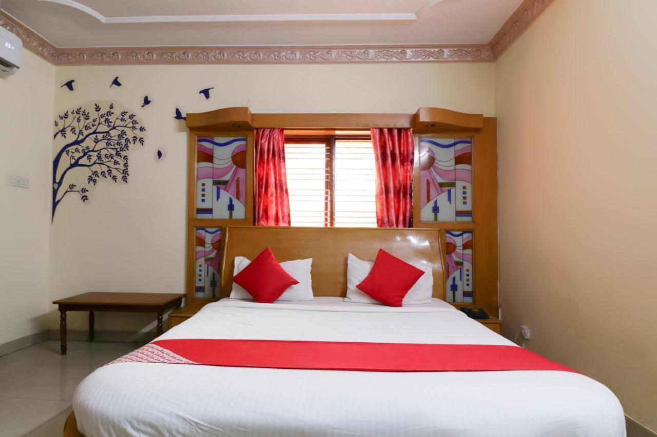 Hôtel Oyo 71675 New Aishwarya Comforts à Bangalore Extérieur photo