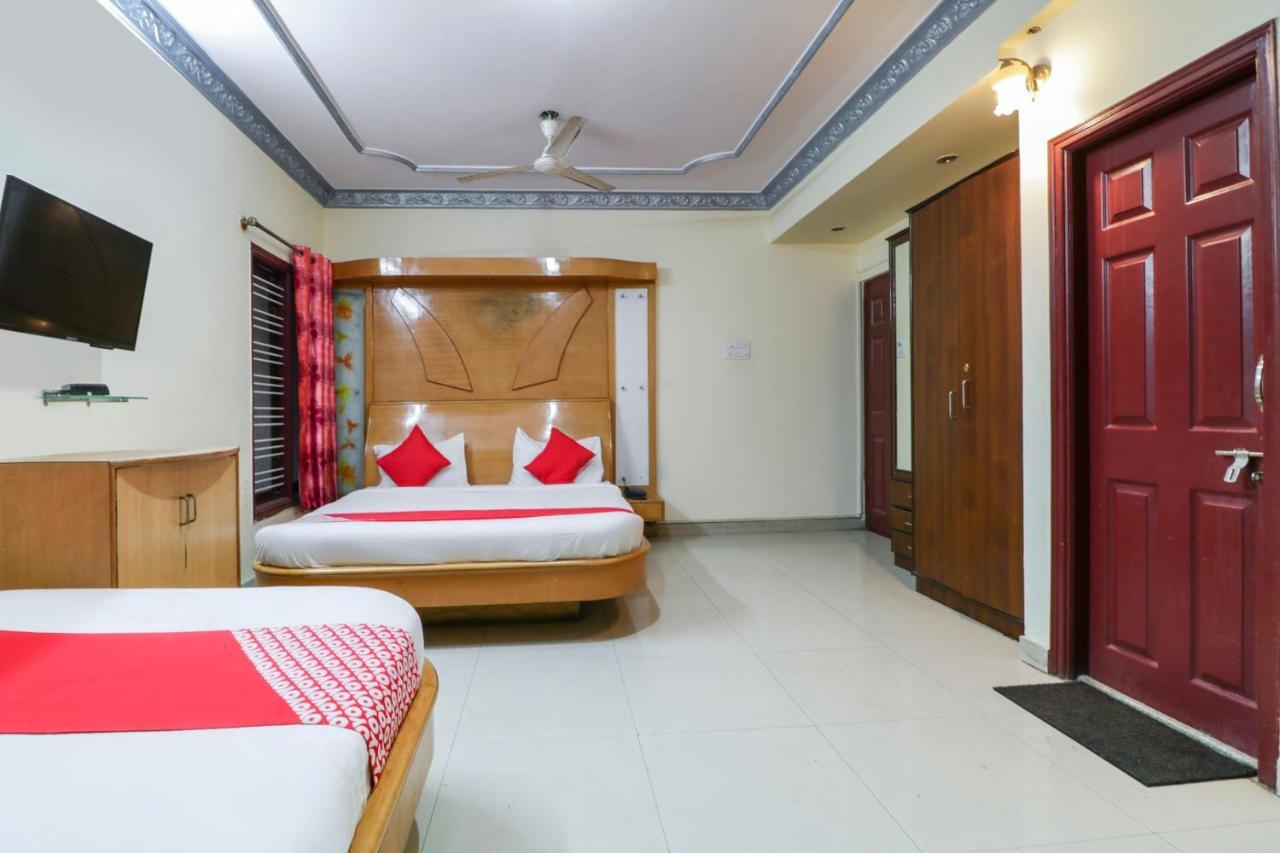 Hôtel Oyo 71675 New Aishwarya Comforts à Bangalore Extérieur photo